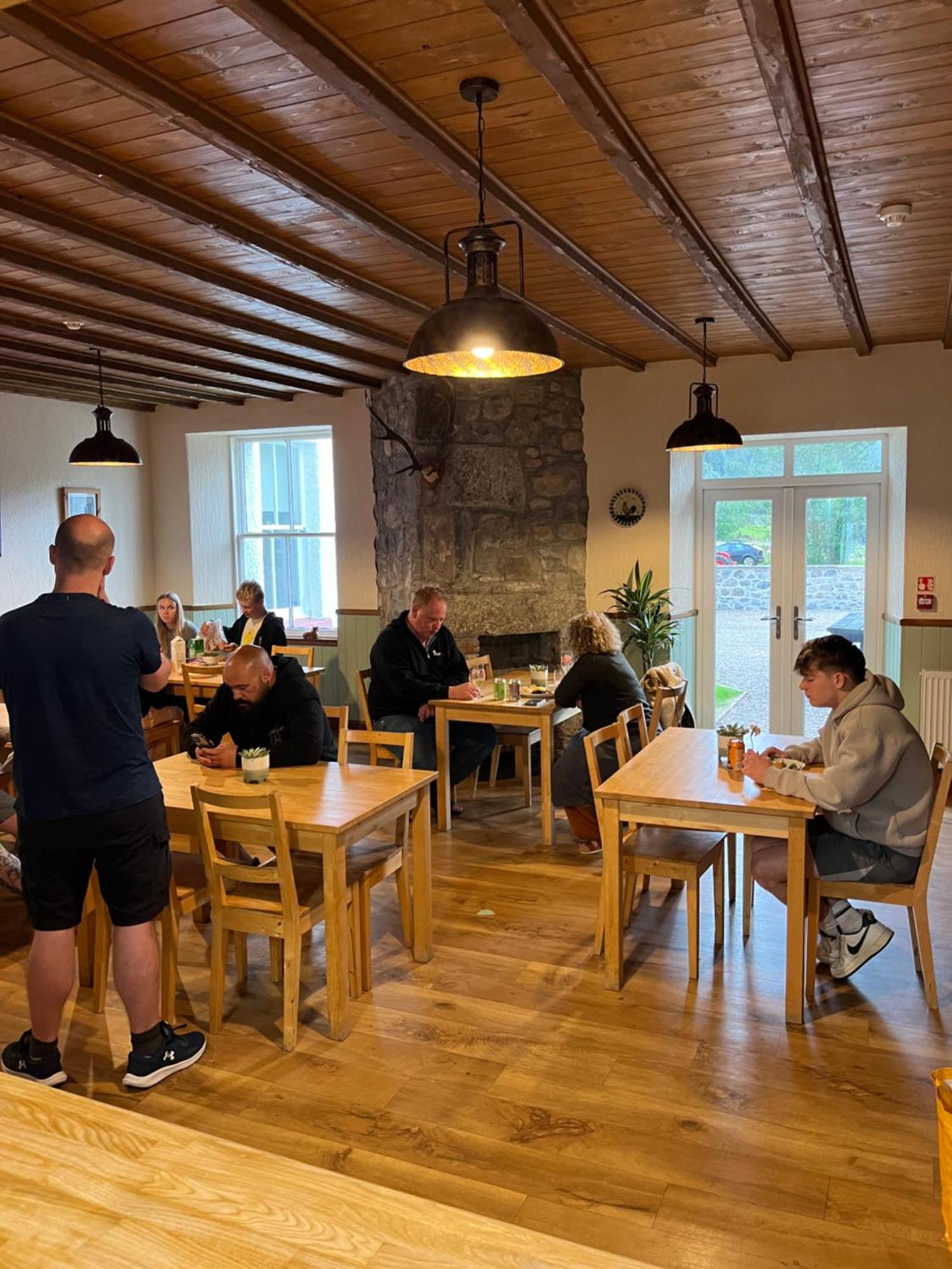 Great Glen Hostel Spean Bridge Eksteriør billede